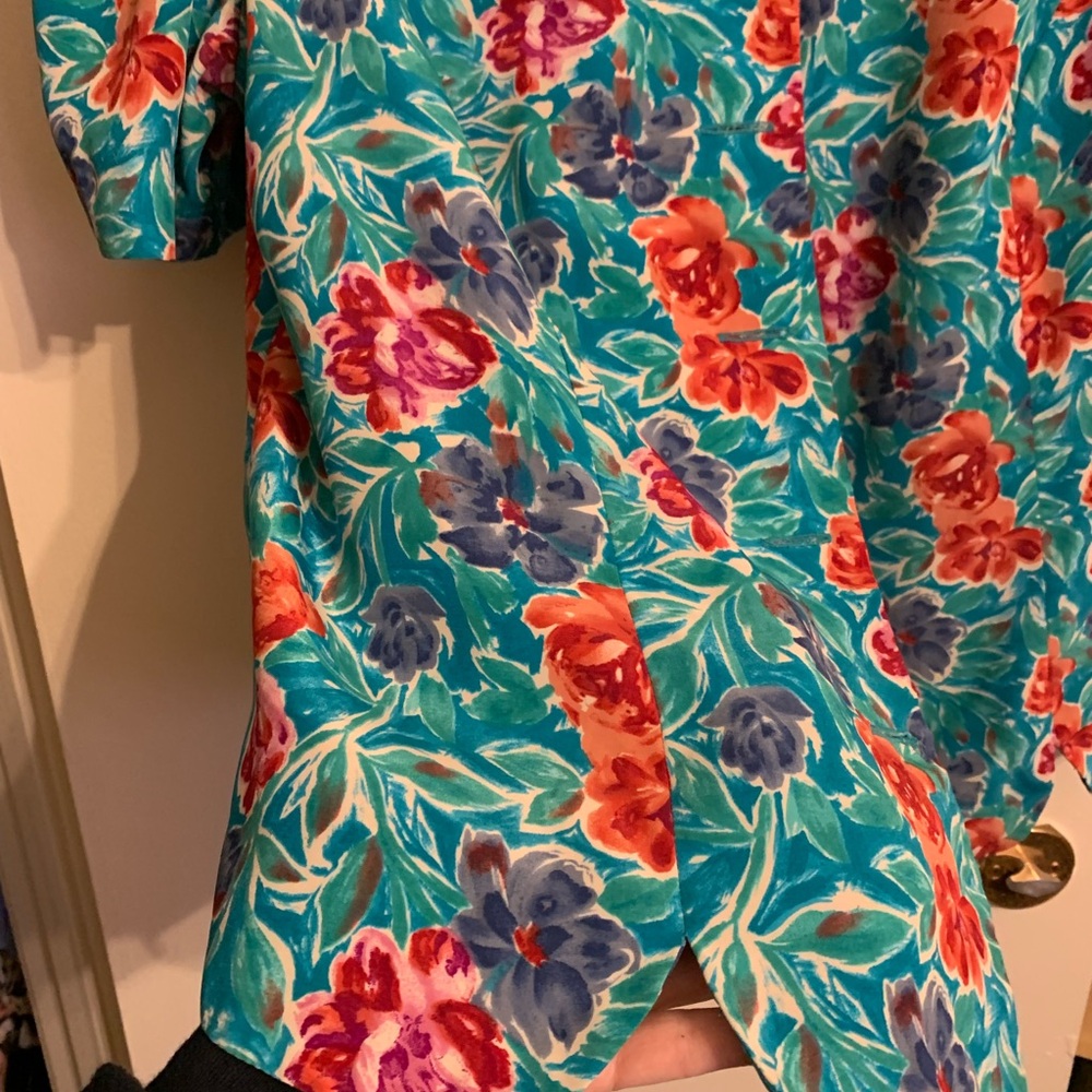 Leslie Fay Floral Top in Teal, Red, and Purple - Picture 2 of 3